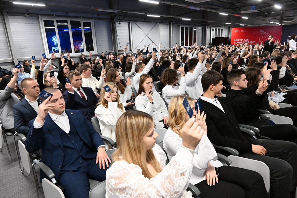 Александр Подгорный: Активисты «Молодой Республики» приняли участие в более чем 2700 мероприятиях и доставили 300 тысяч литров питьевой воды населению Александр Подгорный: Активисты «Молодой Республики» приняли участие в более чем 2700 мероприятиях и доставили 300 тысяч литров питьевой воды населению