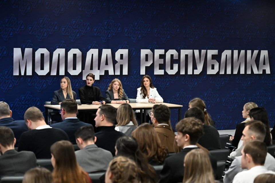 Александр Подгорный: Активисты «Молодой Республики» приняли участие в более чем 2700 мероприятиях и доставили 300 тысяч литров питьевой воды населению Александр Подгорный: Активисты «Молодой Республики» приняли участие в более чем 2700 мероприятиях и доставили 300 тысяч литров питьевой воды населению
