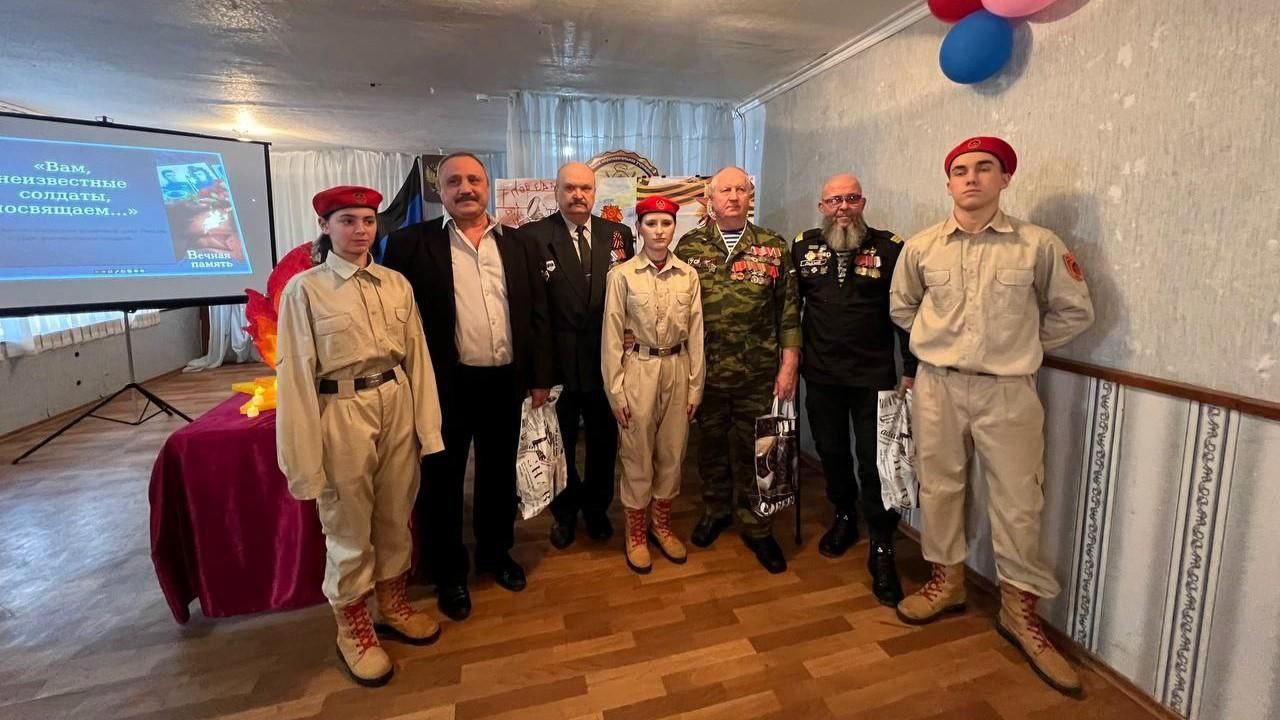 Дмитрий Огилец: 12 декабря в Енакиевском техникуме сферы услуг в рамках Всероссийской акции "Служу Отечеству" состоялся урок мужества "Свеча памяти" Дмитрий Огилец: 12 декабря в Енакиевском техникуме сферы услуг в рамках Всероссийской акции "Служу Отечеству" состоялся урок мужества "Свеча памяти"