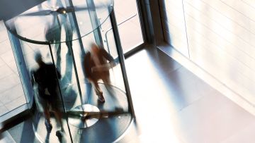 «Вращающаяся дверь» – как финансовая элита сращивается с государством