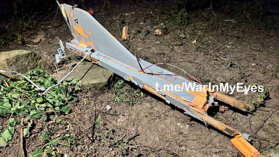 Последствия прилета ударного БПЛА в жилой многоквартирный дом в Буденновском районе Донецка Последствия прилета ударного БПЛА в жилой многоквартирный дом в Буденновском районе Донецка