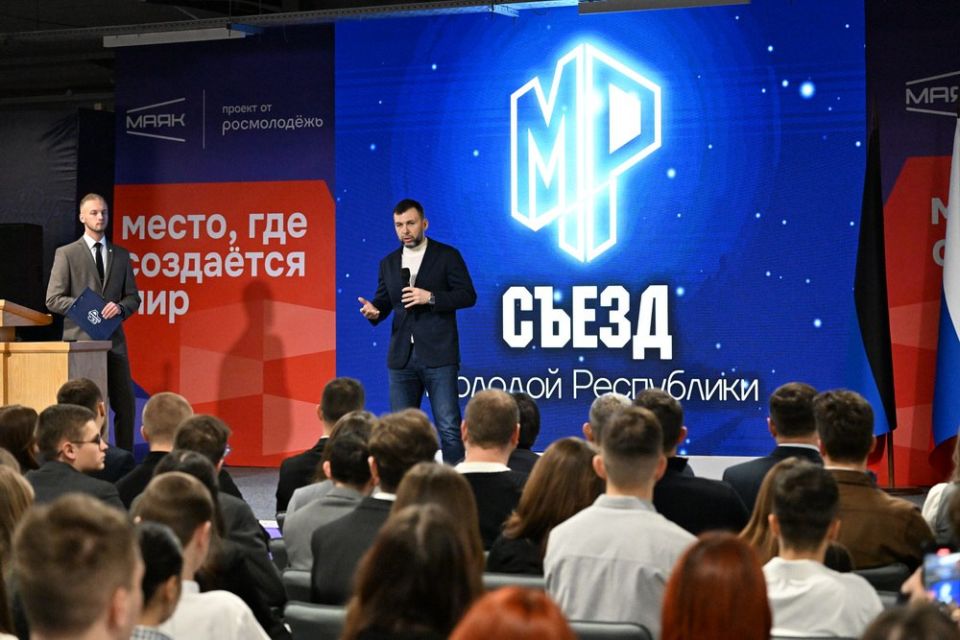 Александр Подгорный: Активисты «Молодой Республики» приняли участие в более чем 2700 мероприятиях и доставили 300 тысяч литров питьевой воды населению Александр Подгорный: Активисты «Молодой Республики» приняли участие в более чем 2700 мероприятиях и доставили 300 тысяч литров питьевой воды населению