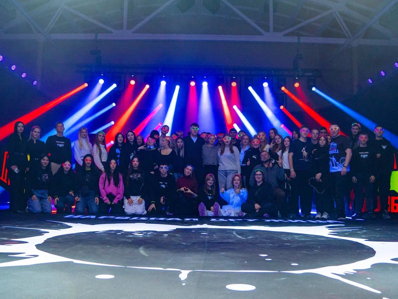 Первый в России прошел неоновый спортивный фестиваль в ДНР Первый в России прошел неоновый спортивный фестиваль в ДНР