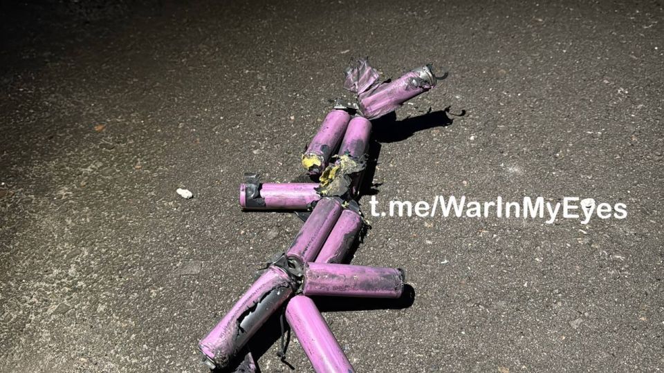 Последствия прилета ударного БПЛА в жилой многоквартирный дом в Буденновском районе Донецка Последствия прилета ударного БПЛА в жилой многоквартирный дом в Буденновском районе Донецка