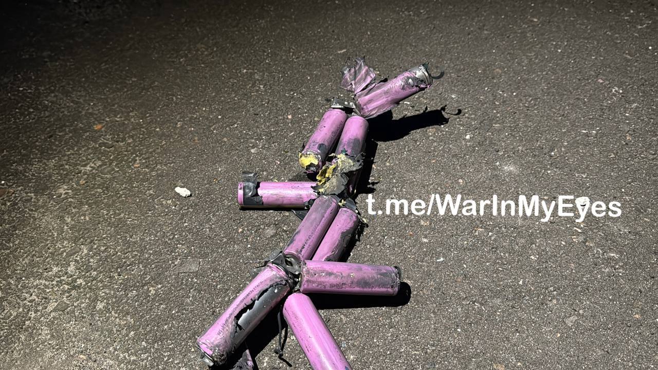 Последствия прилета ударного БПЛА в жилой многоквартирный дом в Буденновском районе Донецка Последствия прилета ударного БПЛА в жилой многоквартирный дом в Буденновском районе Донецка