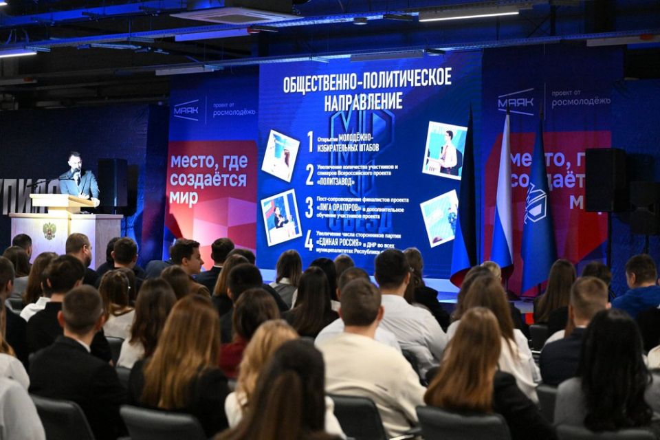 Александр Подгорный: Активисты «Молодой Республики» приняли участие в более чем 2700 мероприятиях и доставили 300 тысяч литров питьевой воды населению Александр Подгорный: Активисты «Молодой Республики» приняли участие в более чем 2700 мероприятиях и доставили 300 тысяч литров питьевой воды населению
