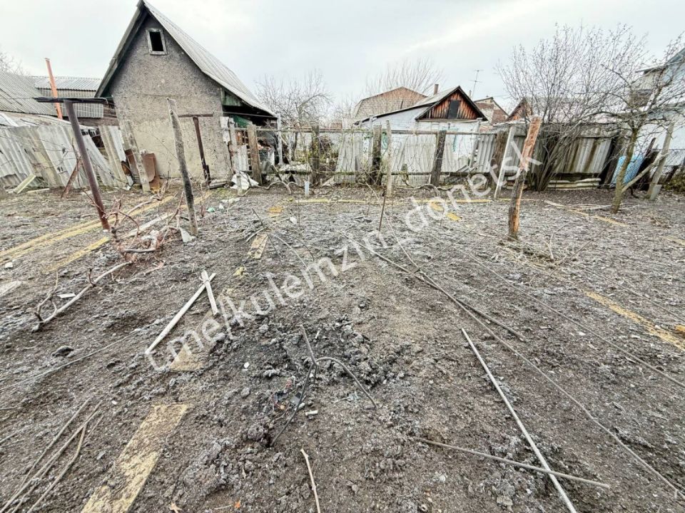 Последствия вчерашней атаки БПЛА в Куйбышевском районе по ул. Дальней и пер. Капитальному Последствия вчерашней атаки БПЛА в Куйбышевском районе по ул. Дальней и пер. Капитальному