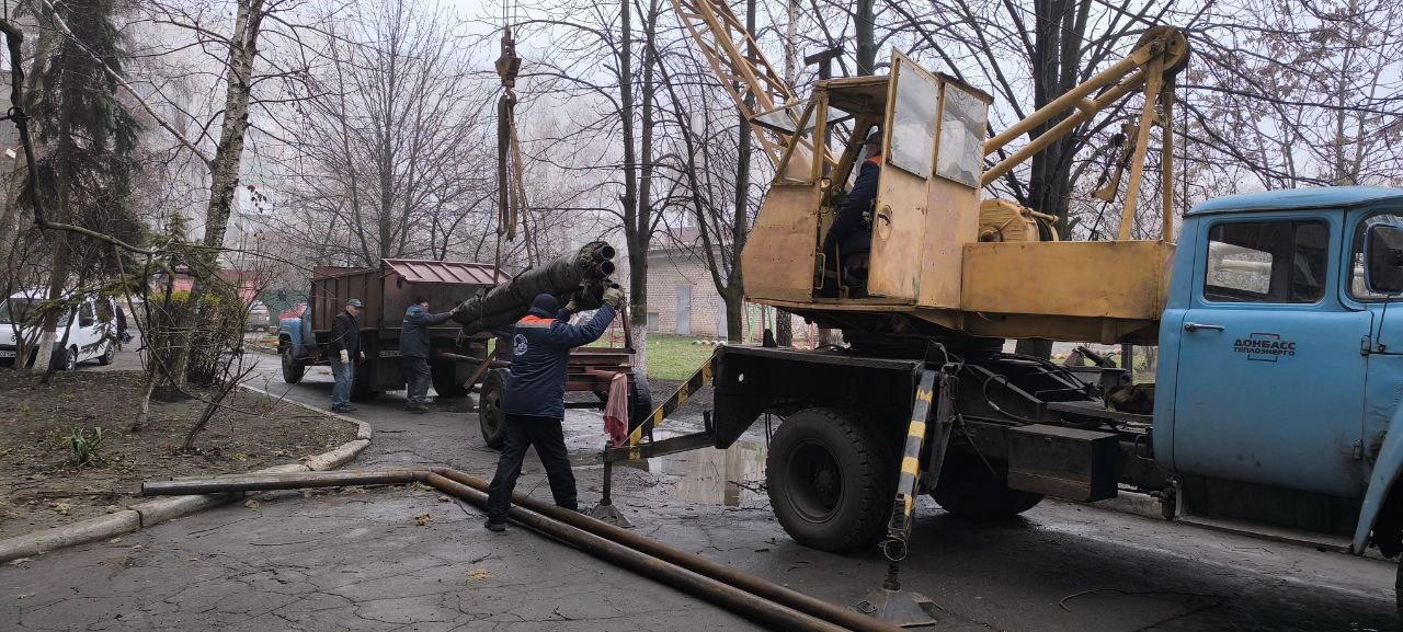 СПЕЦИАЛИСТАМИ ШАХТЕРСКОГО ФИЛИАЛА «ДОНБАССТЕПЛОЭНЕРГО» ВЫПОЛНЕНА ЗАМЕНА КОМПЕНСАТОРА НА ТЕПЛОТРАССЕ В Г. КИРОВСКОЕ СПЕЦИАЛИСТАМИ ШАХТЕРСКОГО ФИЛИАЛА «ДОНБАССТЕПЛОЭНЕРГО» ВЫПОЛНЕНА ЗАМЕНА КОМПЕНСАТОРА НА ТЕПЛОТРАССЕ В Г. КИРОВСКОЕ