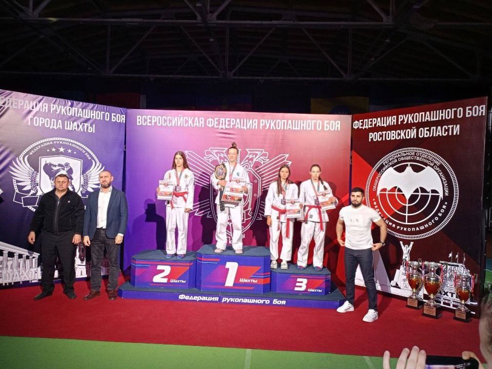 Восемь медалей завоевали спортсмены из ДНР на Чемпионате по рукопашному бою Восемь медалей завоевали спортсмены из ДНР на Чемпионате по рукопашному бою