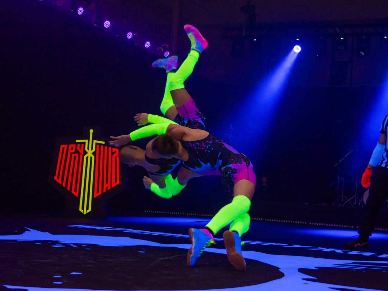 "Сила Донбасса" под ультрафиолетом: в ДНР прошел первый в России спортивный фестиваль в неоне "Сила Донбасса" под ультрафиолетом: в ДНР прошел первый в России спортивный фестиваль в неоне