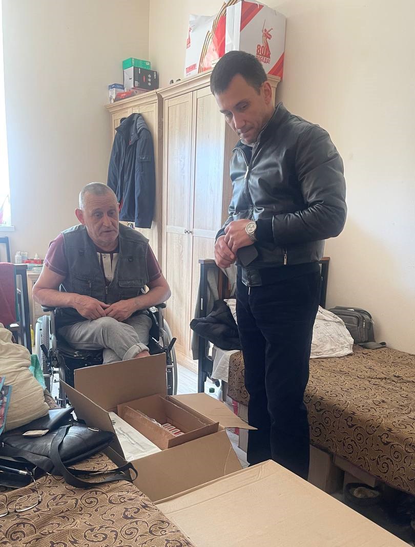 Денис Машков: По поручению Главы Донецкой Народной Республики Дениса Владимировича Пушилина, мною была организована и доставлена гуманитарная помощь для эвакуированных жителей в г.Волноваха Денис Машков: По поручению Главы Донецкой Народной Республики Дениса Владимировича Пушилина, мною была организована и доставлена гуманитарная помощь для эвакуированных жителей в г.Волноваха