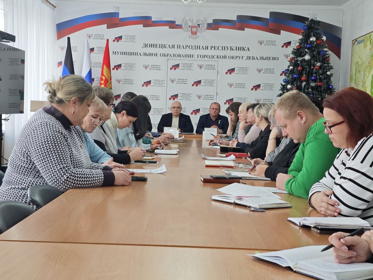 Сергей Желновач: Сегодня, 15 ноября первый заместитель главы администрации городского округа Дебальцево Максим Вельма провел аппаратное совещание Сергей Желновач: Сегодня, 15 ноября первый заместитель главы администрации городского округа Дебальцево Максим Вельма провел аппаратное совещание