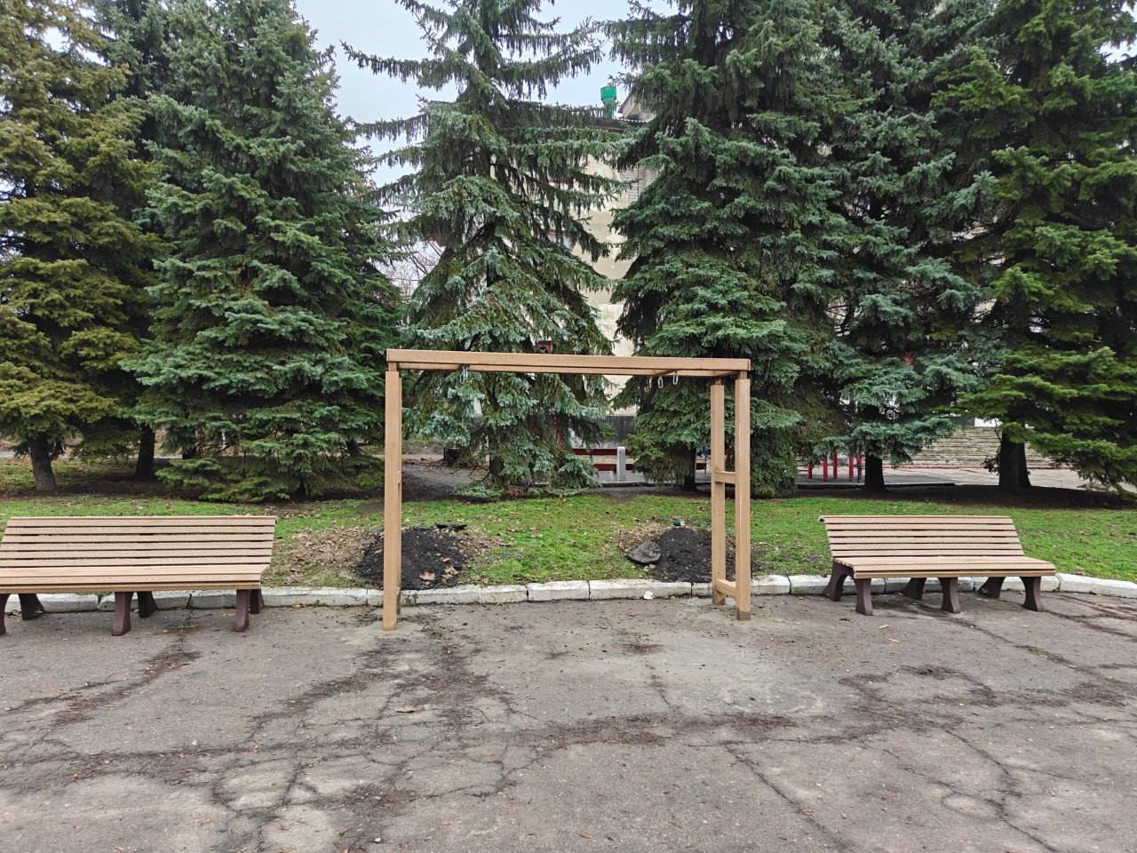 В Снежном появились новые места для отдыха В Снежном появились новые места для отдыха