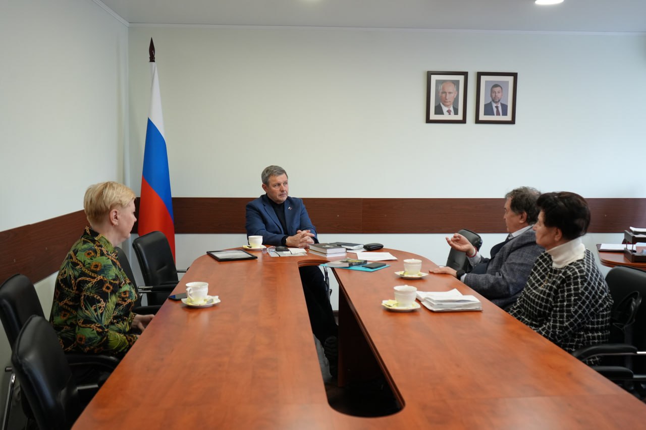 Михаил Желтяков: Состоялась встреча с Председателем Российского детского фонда, Президентом Международной ассоциации детских фондов Дмитрием Лихановым и директором медико-социальных программ Общероссийского детского фонда... Михаил Желтяков: Состоялась встреча с Председателем Российского детского фонда, Президентом Международной ассоциации детских фондов Дмитрием Лихановым и директором медико-социальных программ Общероссийского детского фонда...