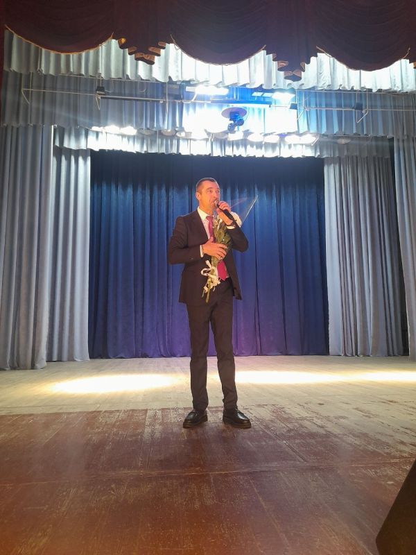 В городе Комсомольское прошел концерт Сергея Куприка В городе Комсомольское прошел концерт Сергея Куприка
