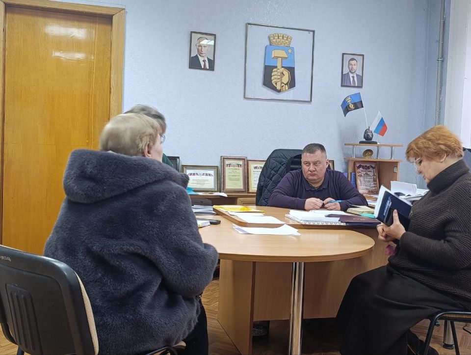 В понедельник, 15 декабря, руководитель Управы Куйбышевского внутригородского района Иван Адамец провел плановый прием граждан В понедельник, 15 декабря, руководитель Управы Куйбышевского внутригородского района Иван Адамец провел плановый прием граждан