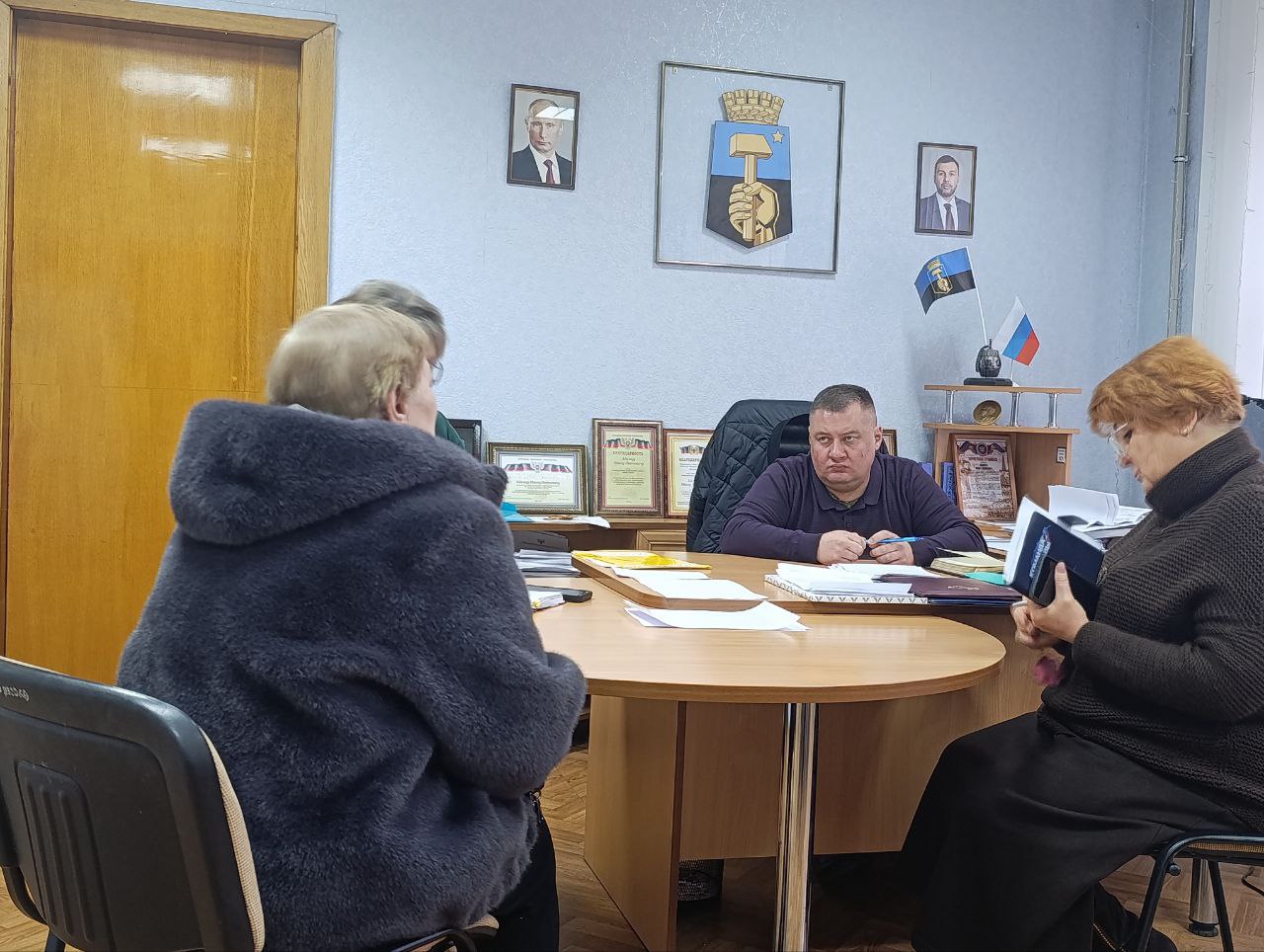 В понедельник, 15 декабря, руководитель Управы Куйбышевского внутригородского района Иван Адамец провел плановый прием граждан В понедельник, 15 декабря, руководитель Управы Куйбышевского внутригородского района Иван Адамец провел плановый прием граждан