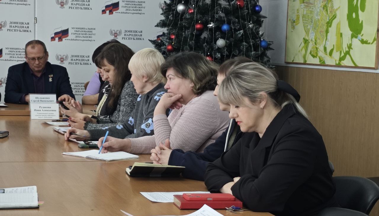 Сергей Желновач: Сегодня, 15 ноября первый заместитель главы администрации городского округа Дебальцево Максим Вельма провел аппаратное совещание Сергей Желновач: Сегодня, 15 ноября первый заместитель главы администрации городского округа Дебальцево Максим Вельма провел аппаратное совещание