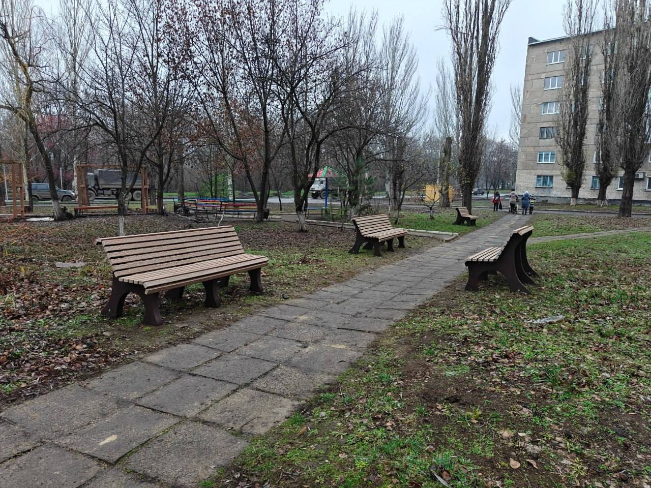 В Снежном появились новые места для отдыха В Снежном появились новые места для отдыха