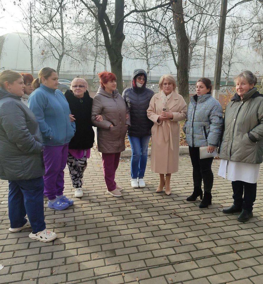 Сегодня, 15 декабря, по поручению Главы ДНР Дениса Пушилина, заместитель руководителя Управы Калининского внутригородского района Администрации городского округа Донецк Снежана Гоман совместно с депутатом городского совета...