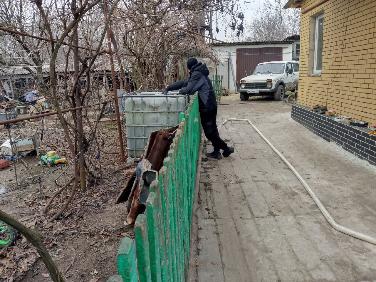 В Кировском внутригородском районе при поддержке региона-шефа Московская область продолжается подвоз воды для жителей домов, в которые в установленный графиком день не поступила вода В Кировском внутригородском районе при поддержке региона-шефа Московская область продолжается подвоз воды для жителей домов, в которые в установленный графиком день не поступила вода