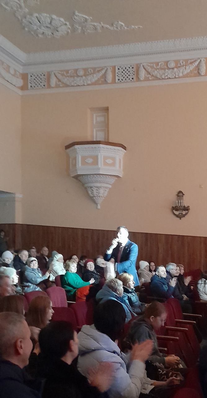 В городе Комсомольское прошел концерт Сергея Куприка В городе Комсомольское прошел концерт Сергея Куприка