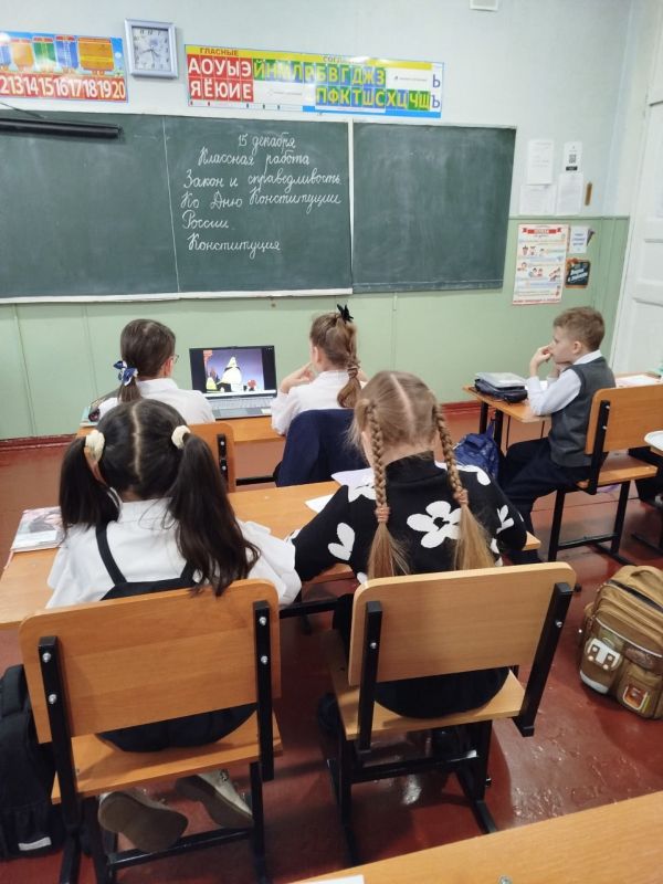 В школах Ждановки провели занятия на тему «Закон и справедливость» В школах Ждановки провели занятия на тему «Закон и справедливость»