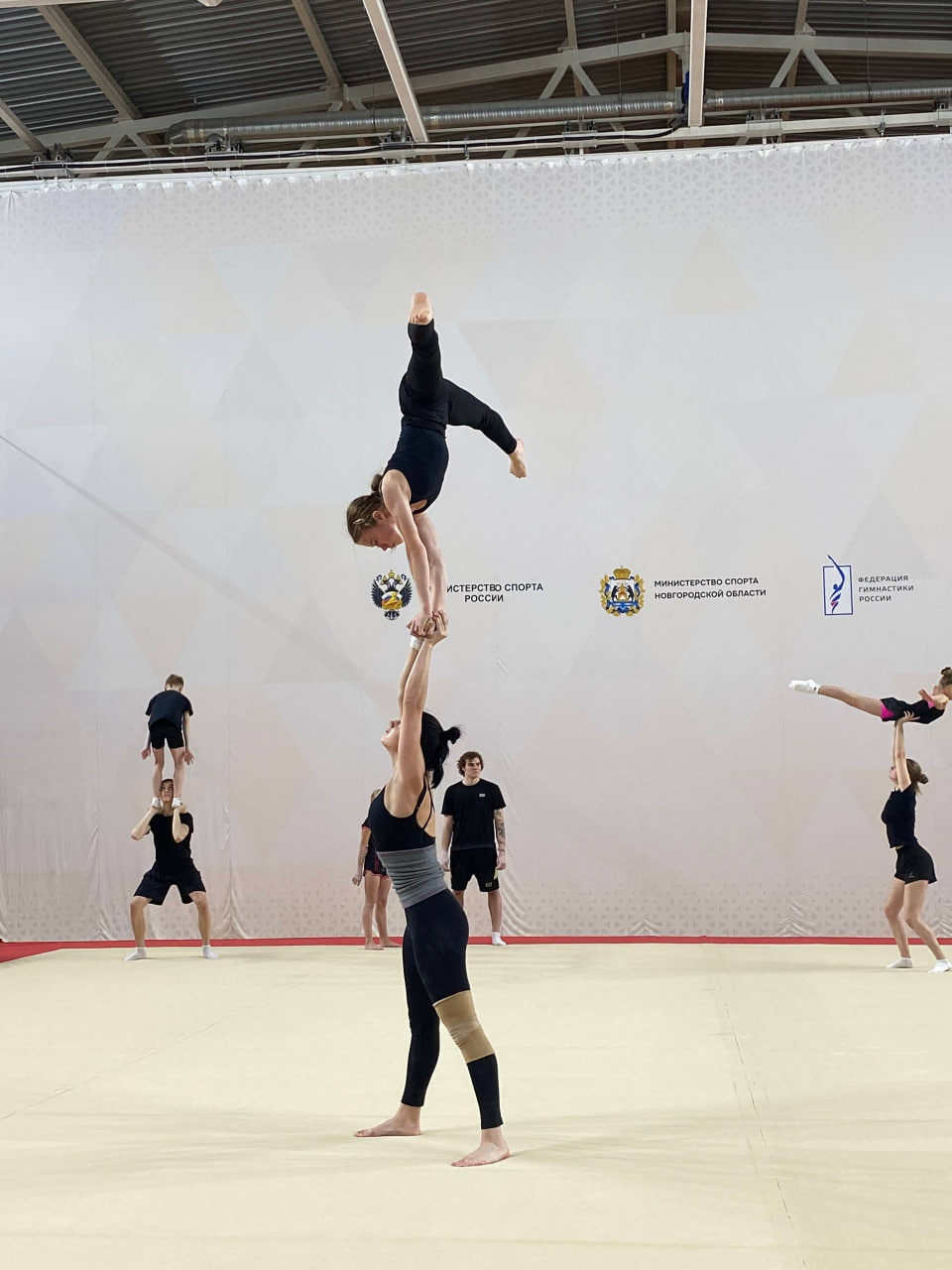 Евгений Ширшов: С 8 по 13 декабря Великий Новгород стал ареной для захватывающих состязаний по спортивной акробатике в рамках Всероссийских соревнований «Никольские пируэты» Евгений Ширшов: С 8 по 13 декабря Великий Новгород стал ареной для захватывающих состязаний по спортивной акробатике в рамках Всероссийских соревнований «Никольские пируэты»
