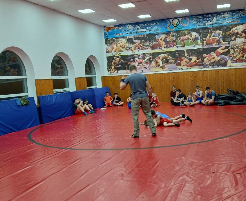 В Торезе состоялось открытое первенство по вольной борьбе в рамках проекта "Выбор сильных" В Торезе состоялось открытое первенство по вольной борьбе в рамках проекта "Выбор сильных"