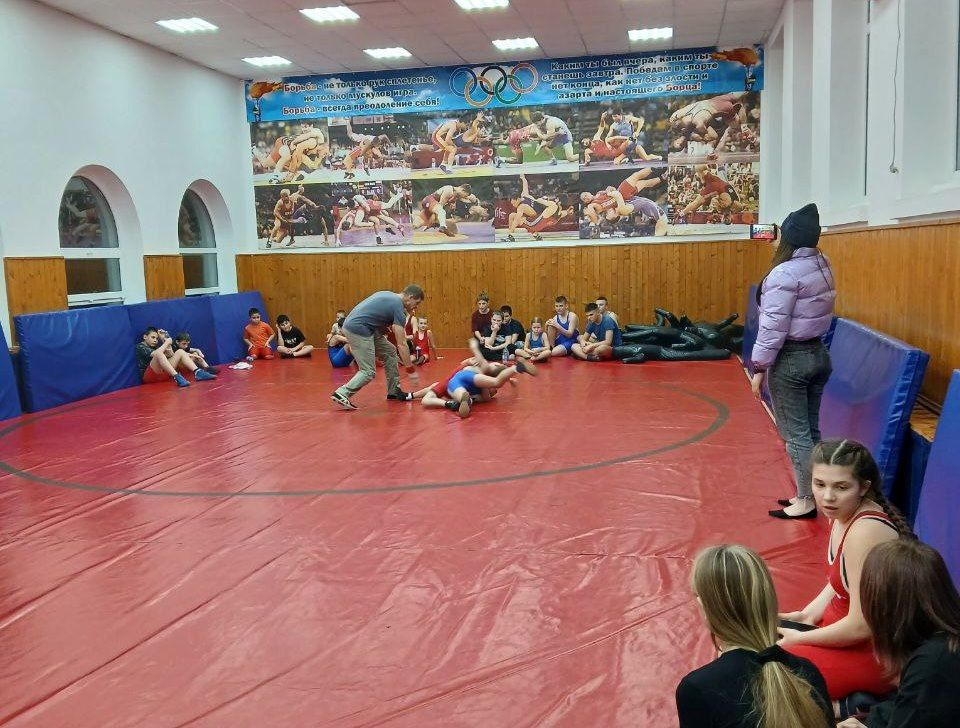 В Торезе состоялось открытое первенство по вольной борьбе в рамках проекта "Выбор сильных" В Торезе состоялось открытое первенство по вольной борьбе в рамках проекта "Выбор сильных"