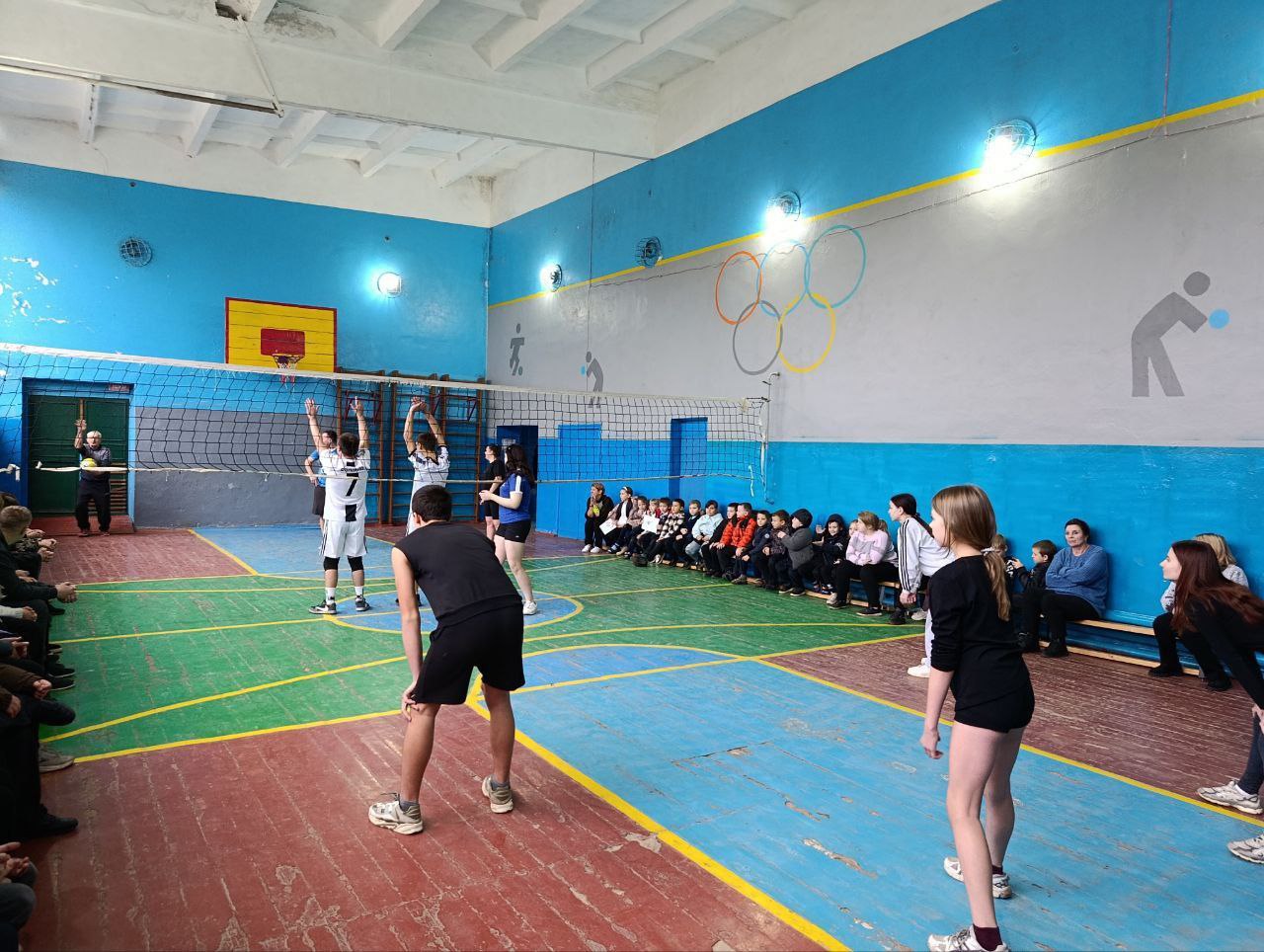 12 декабря в ГБОУ "Новокрасновская школа Володарского М.О." прошли спортивнные соревнования "Седьмой школьный кубок по волейболу" посвященный празднованию "Дня Героев Отечества" и "Дня Конституции Российской Федерации" 12 декабря в ГБОУ "Новокрасновская школа Володарского М.О." прошли спортивнные соревнования "Седьмой школьный кубок по волейболу" посвященный празднованию "Дня Героев Отечества" и "Дня Конституции Российской Федерации"