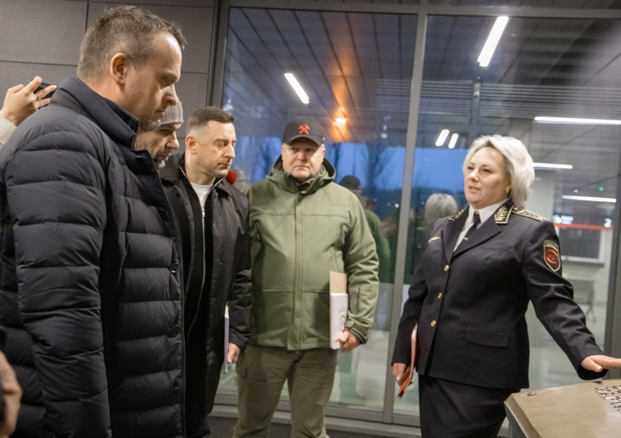 Андрей Никитин ознакомился с модернизацией вокзала и порта Мариуполя Андрей Никитин ознакомился с модернизацией вокзала и порта Мариуполя