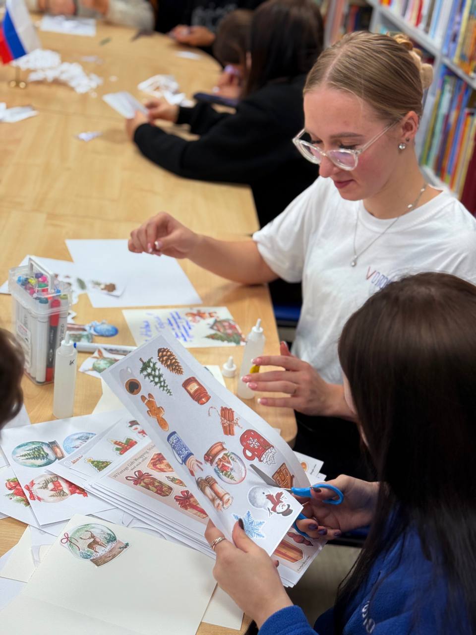Новогодняя открытка. Сегодня в Мангушской библиотеке царила по-настоящему праздничная атмосфера! Сектор молодежной политики Администрации Мангушского муниципального округа организовал замечательное мероприятие в рамках... Новогодняя открытка. Сегодня в Мангушской библиотеке царила по-настоящему праздничная атмосфера! Сектор молодежной политики Администрации Мангушского муниципального округа организовал замечательное мероприятие в рамках...