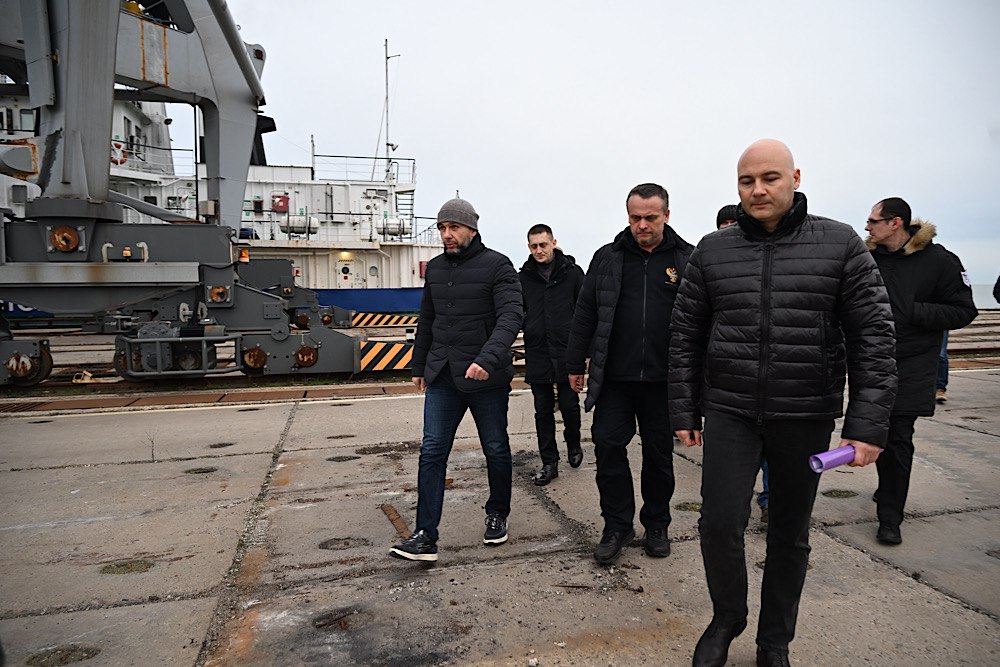 Александр Подгорный: В 2025 году отремонтировали рекордные 900 километров дорог, практически в два раза больше от запланированного в начале года Александр Подгорный: В 2025 году отремонтировали рекордные 900 километров дорог, практически в два раза больше от запланированного в начале года