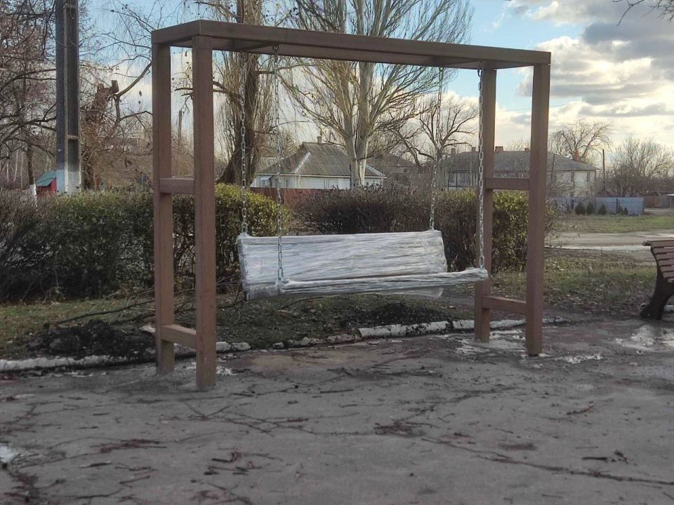 В Снежном появились новые места для отдыха В Снежном появились новые места для отдыха