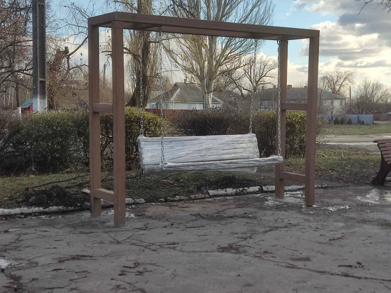 В Снежном появились новые места для отдыха В Снежном появились новые места для отдыха