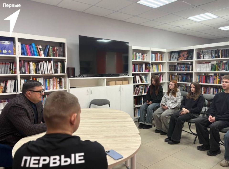 Сегодня наши активисты встретились с главой Новоазовского округа — важный шаг к диалогу и развитию! Сегодня наши активисты встретились с главой Новоазовского округа — важный шаг к диалогу и развитию!