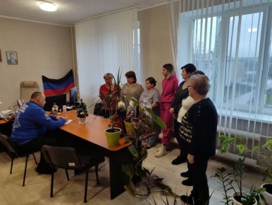 Сегодня начальник Тельмановского территориального отдела Администрации Тельмановского округа провел встречу с трудовым коллективом клиентской службы