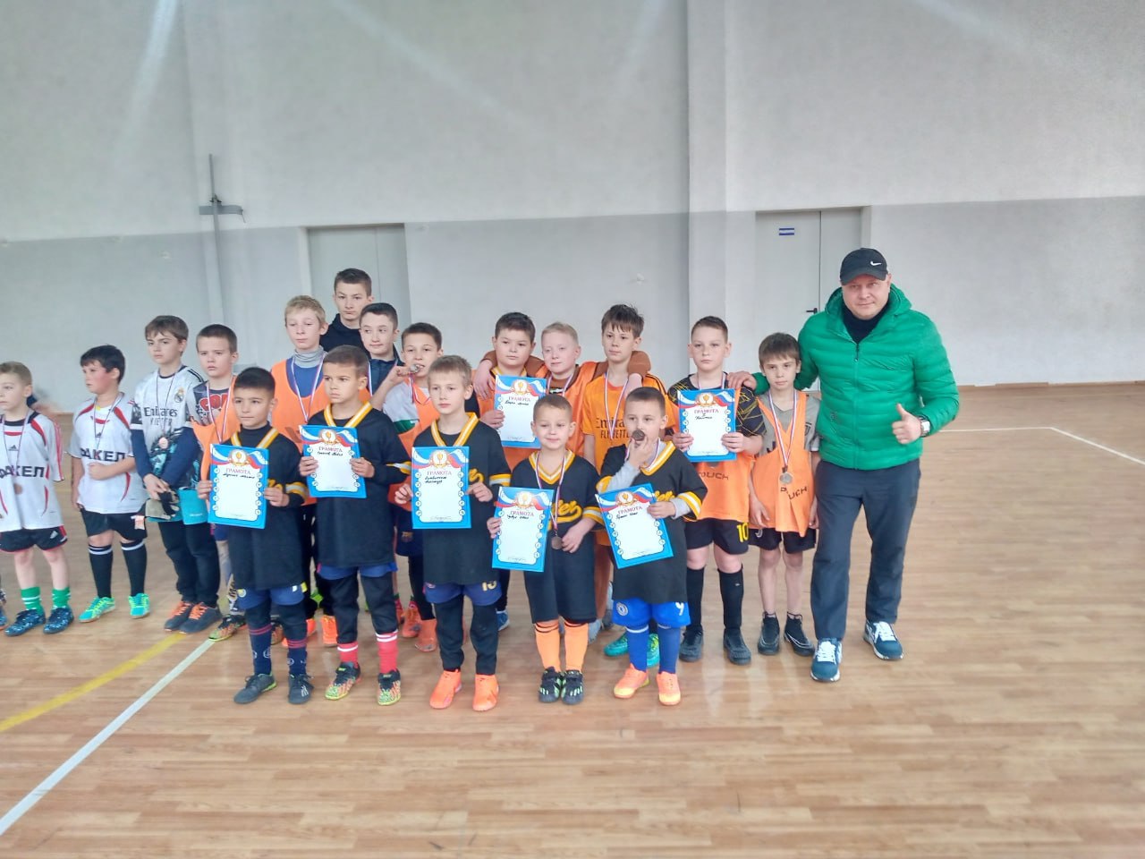 14.12.2025 в МБУ ДО" СШ № 2 г.о. Торез" прошло открытое первенство по футболу среди юношей 14.12.2025 в МБУ ДО" СШ № 2 г.о. Торез" прошло открытое первенство по футболу среди юношей