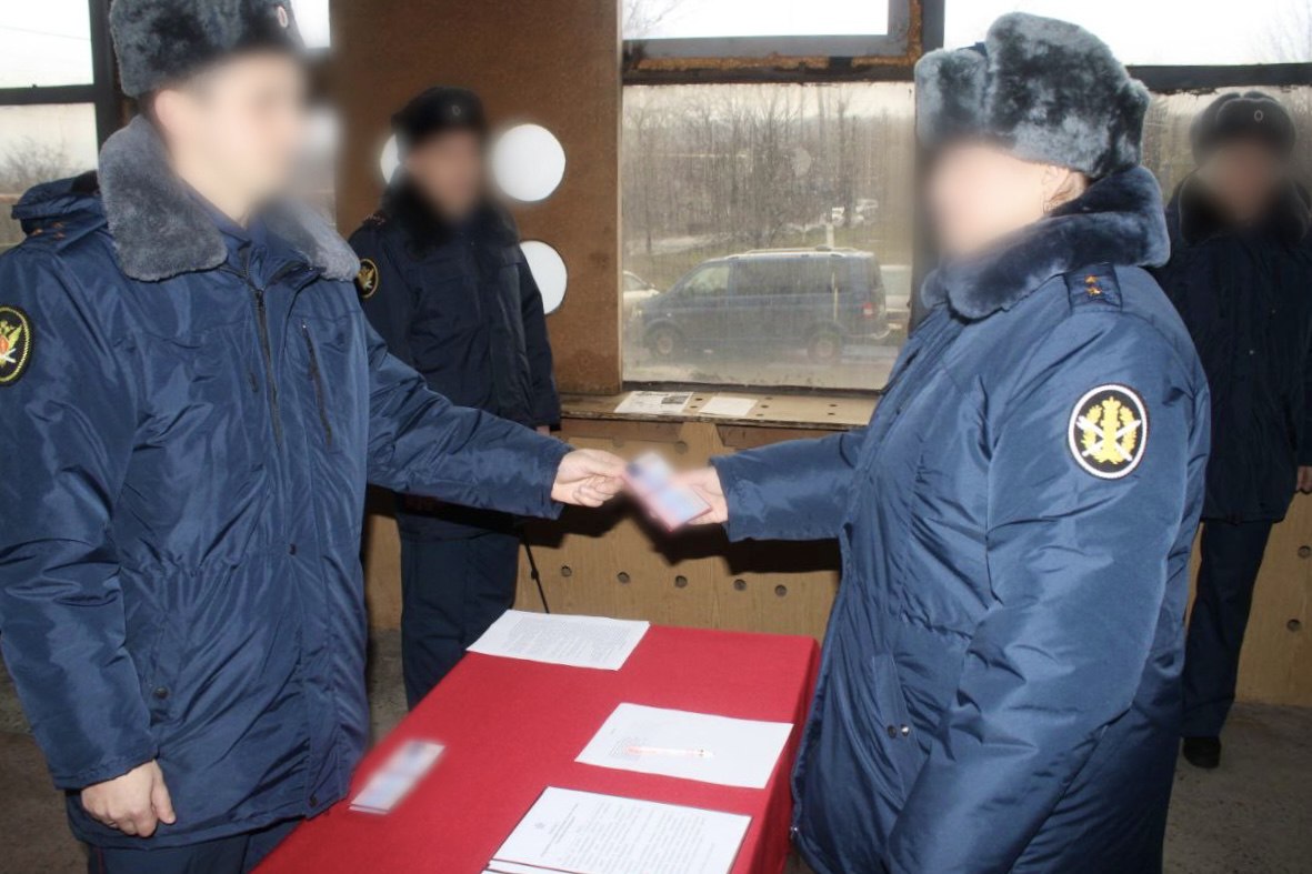 Молодые сотрудники ИК-12 дали священную клятву верности служебному долгу Молодые сотрудники ИК-12 дали священную клятву верности служебному долгу