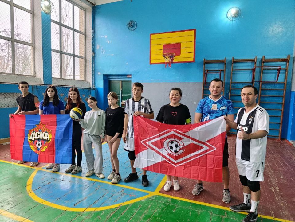 12 декабря в ГБОУ "Новокрасновская школа Володарского М.О." прошли спортивнные соревнования "Седьмой школьный кубок по волейболу" посвященный празднованию "Дня Героев Отечества" и "Дня Конституции Российской Федерации" 12 декабря в ГБОУ "Новокрасновская школа Володарского М.О." прошли спортивнные соревнования "Седьмой школьный кубок по волейболу" посвященный празднованию "Дня Героев Отечества" и "Дня Конституции Российской Федерации"