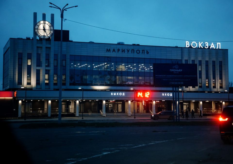 Министр транспорта посетил железнодорожный вокзал в Мариуполе Министр транспорта посетил железнодорожный вокзал в Мариуполе