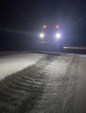 В минувшие выходные в связи с погодными условиями в круглосуточном режиме было обеспечено дежурство спецтехники на всех участках дорог общего пользования