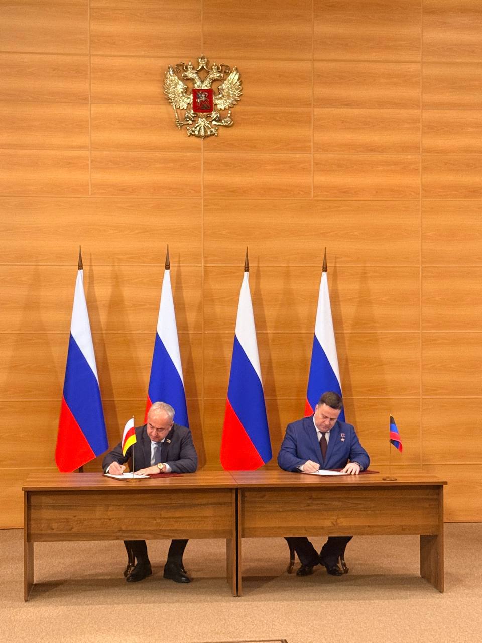 Константин Кузьмин: На полях Совета Федерации подписал от имени Народного Совета ДНР ряд межпарламентских соглашений Константин Кузьмин: На полях Совета Федерации подписал от имени Народного Совета ДНР ряд межпарламентских соглашений