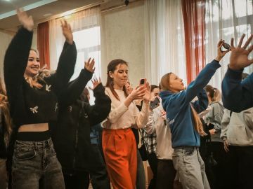 Молодёжь зажгла во время игры — Новогоднее «Музыкалити»