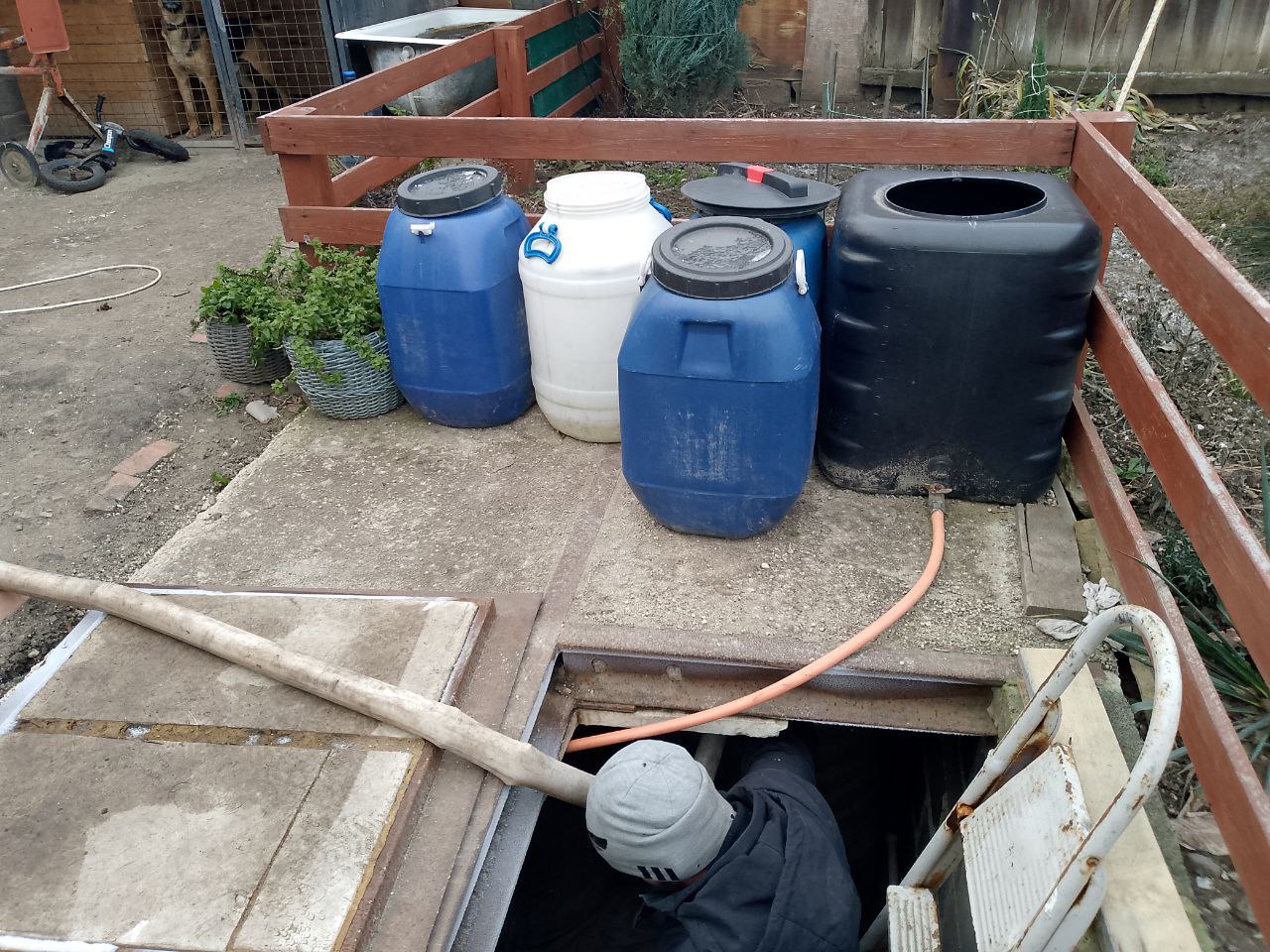 В Кировском внутригородском районе при поддержке региона-шефа Московская область продолжается подвоз воды для жителей домов, в которые в установленный графиком день не поступила вода В Кировском внутригородском районе при поддержке региона-шефа Московская область продолжается подвоз воды для жителей домов, в которые в установленный графиком день не поступила вода