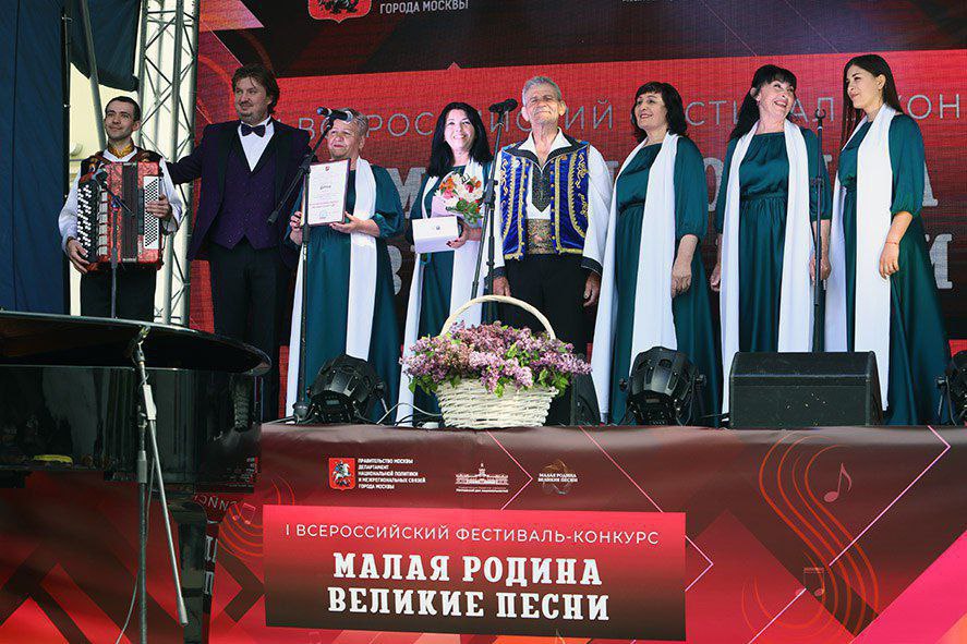 Фолк-ансамбль на праздниках споет колядки на румейском Фолк-ансамбль на праздниках споет колядки на румейском