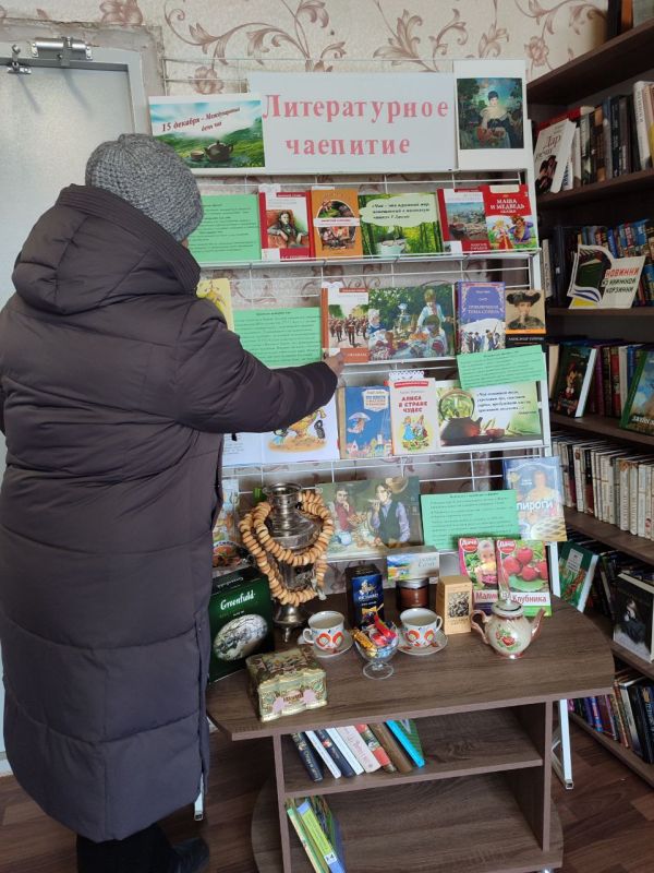 Книжная выставка-панорама «Литературное чаепитие» Книжная выставка-панорама «Литературное чаепитие»