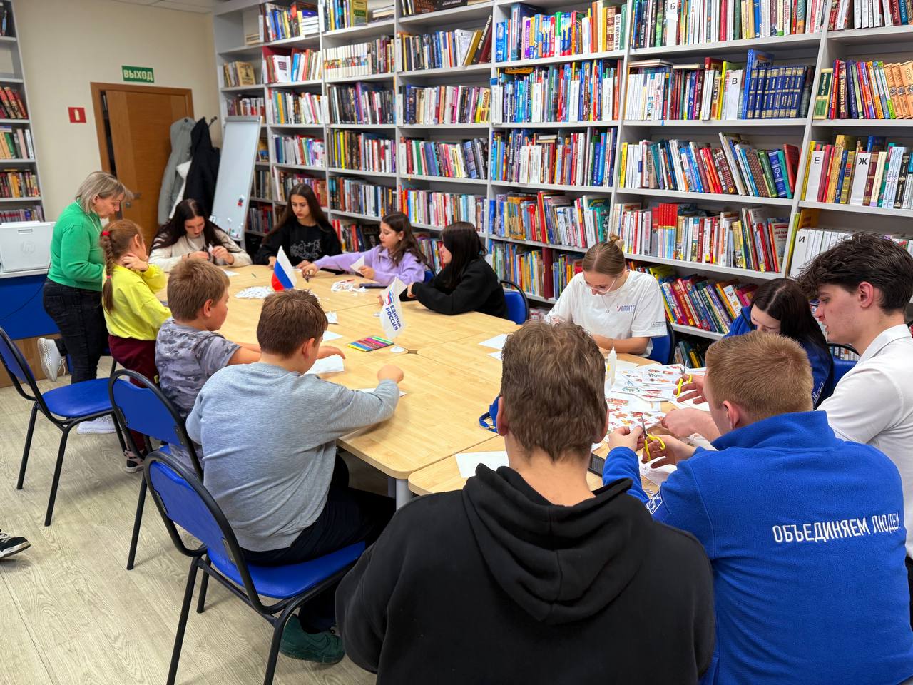 Новогодняя открытка. Сегодня в Мангушской библиотеке царила по-настоящему праздничная атмосфера! Сектор молодежной политики Администрации Мангушского муниципального округа организовал замечательное мероприятие в рамках... Новогодняя открытка. Сегодня в Мангушской библиотеке царила по-настоящему праздничная атмосфера! Сектор молодежной политики Администрации Мангушского муниципального округа организовал замечательное мероприятие в рамках...