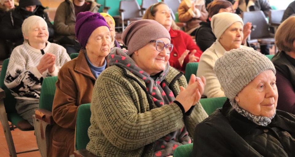 Предпраздничный концерт. 14 декабря в Пункте Временного Размещения состоялся предпраздничный концерт, организованный Театром «На Литейном» Предпраздничный концерт. 14 декабря в Пункте Временного Размещения состоялся предпраздничный концерт, организованный Театром «На Литейном»